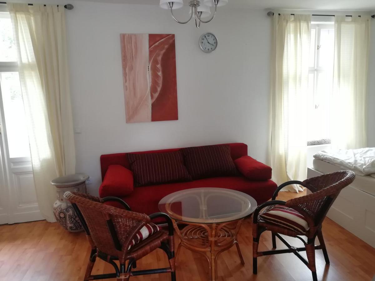 Ehemalige Bibliothek Apartment Fuer 2 Mit Kueche Kamin Netflix Parken Und Hofladen Steinhofel Eksteriør billede
