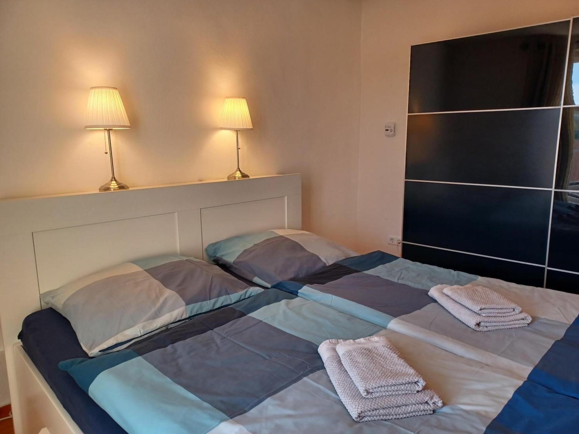 Ehemalige Bibliothek Apartment Fuer 2 Mit Kueche Kamin Netflix Parken Und Hofladen Steinhofel Eksteriør billede